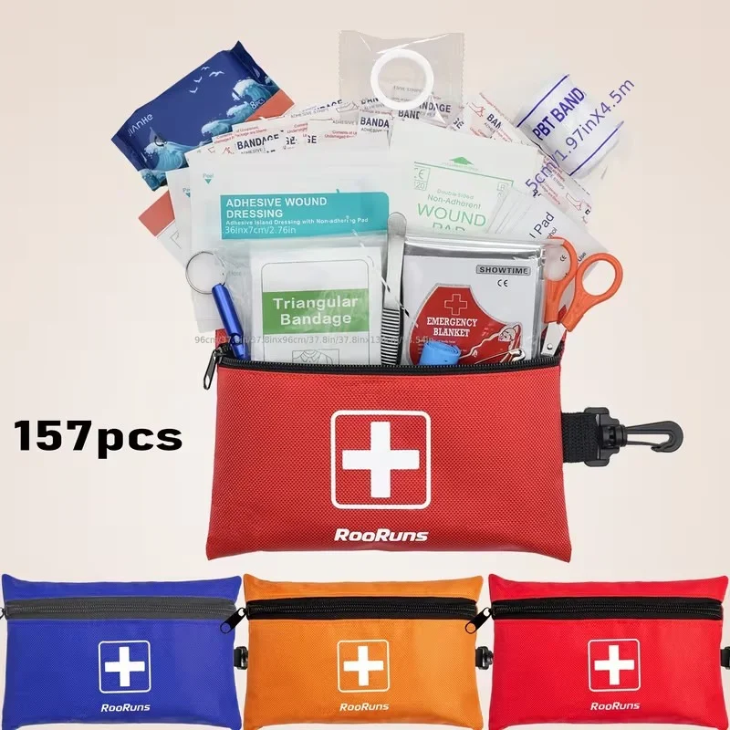 Trousse de premiers secours ouverte de style militaire affichant divers éléments médicaux