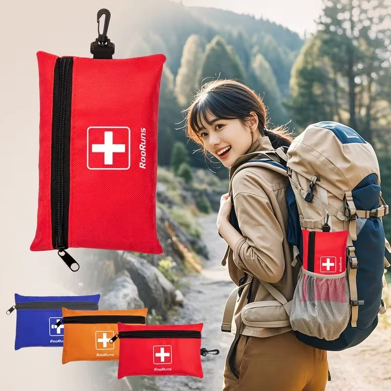 Trousse de premiers secours ouverte de style militaire affichant divers éléments médicaux