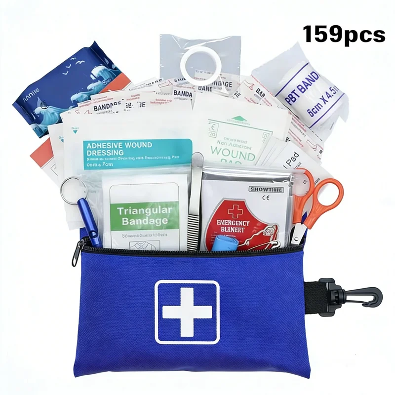 Trousse de premiers secours ouverte de style militaire affichant divers éléments médicaux
