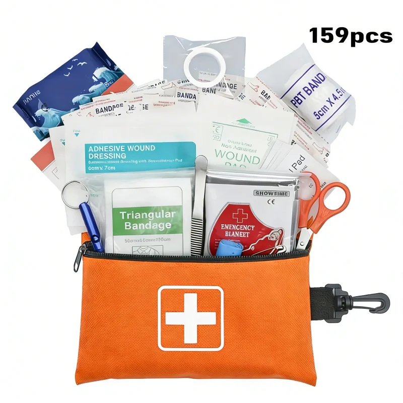 Trousse de premiers secours ouverte de style militaire affichant divers éléments médicaux